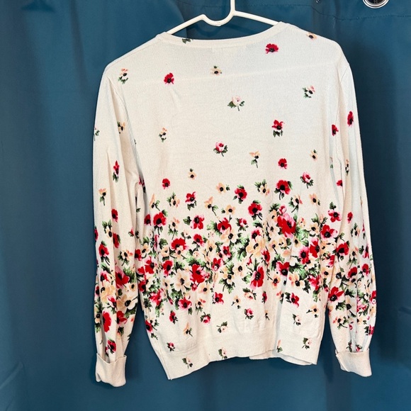 Ava & Viv Floral white with pearl buttons Cardigan - Picture 3 of 6